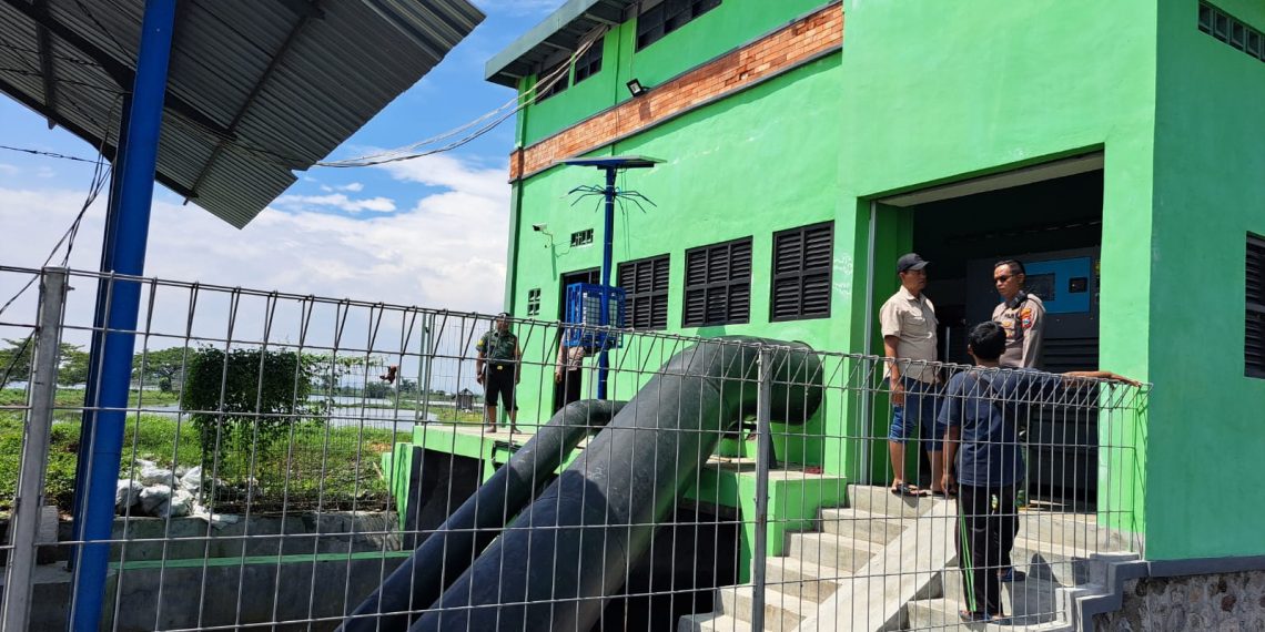 Polsek Tanggulangin Cek Rumah Pompa di Desa Banjarpanji