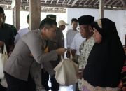 Polres Nganjuk Gencarkan Program Ncs Melalui Baksos Dan Pengobatan Gratis Bagi Warga Desa Ngepung