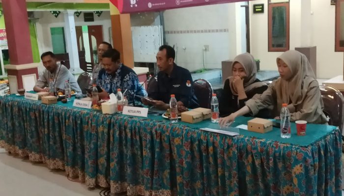 Jaga Netralitas Dan Sesuai Prosedur Pesan Kades Dalam Pelantikan  Anggota Kpps Desa Semampir