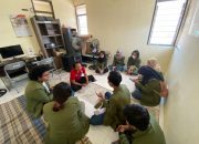 Mahasiswa Kkn-T Bina Desa Upnvjt Melakukan Pertemuan Dengan Koordinator Umkm Kelurahan Rungkut Tengah 