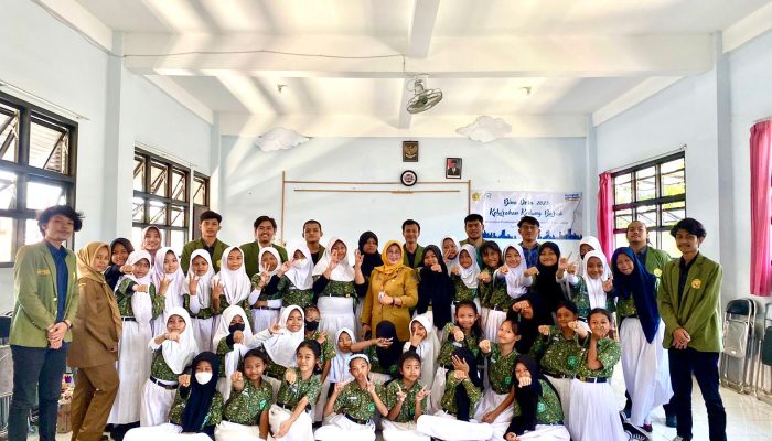 Menumbuhkan Semangat Menabung Di Sdn Kedung Baruk 1 Surabaya