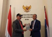 Buku Karya Irjen Dedi Prasetyo Diserahkan Ke Para Dubes, Ini Tujuannya 