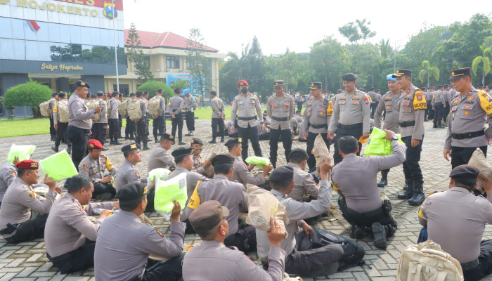Jelang Pelaksanaan Pemilu 2024, Polres Mojokerto Gelar Apel Pengecekan Personel Dan Simulasi Pengamanan Tps