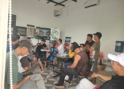 Kesal, Warga Geruduk Developer Bambe Menuntut Selesaikan Banjir Dan Pdam