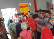 Peringati Hari Imlek, Pembagian Angpao Klenteng Tri Dharma Tidak Adil Dan Tidak Merata