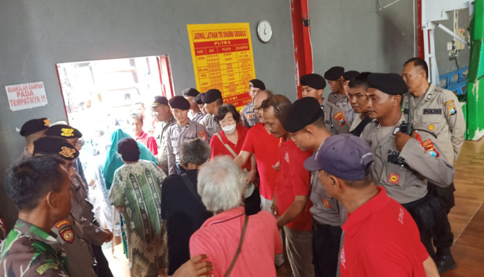 Peringati Hari Imlek, Pembagian Angpao Klenteng Tri Dharma Tidak Adil Dan Tidak Merata