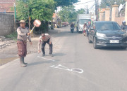 Pemotor Vario Berusaha Mendahului Dump Truck, Jatuh Ke Kanan Tergencet Dan Tewas Dilokasi