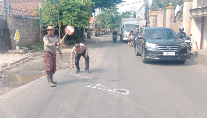 Pemotor Vario Berusaha Mendahului Dump Truck, Jatuh Ke Kanan Tergencet Dan Tewas Dilokasi