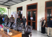 Forkopimca Dan Ketua Kpps Gedangan Membuka Pintu Segel Kotak Suara