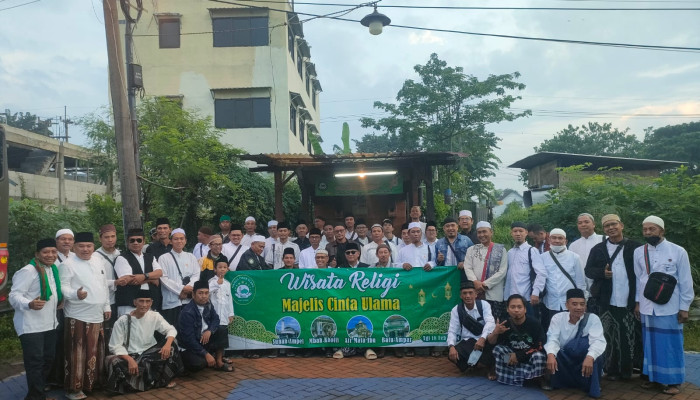 Mcu Bukit Bambe Ngalap Berkah Dengan Ziarah Wali