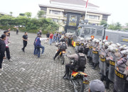 Polresta Sidoarjo Gelar Simulasi Pengendalian Massa