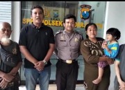 Anggota Polsek Sidoarjo Kota Respon Cepat Penemuan Anak Hilang