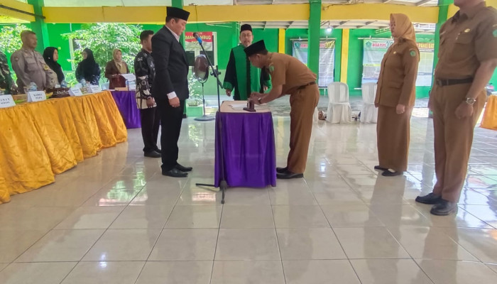 Pelantikan Dan Pengambilan Sumpah Perangkat Desa Pepe Berjalan Khidmat