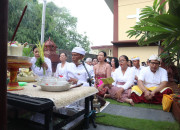 Ibadah Hari Raya Galungan Di Pura Kertha Bumi Bhayangkara