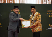 Gus Muhdlor Raih Penghargaan Pengelolaan Zakat Terbaik Dari Baznas Ri