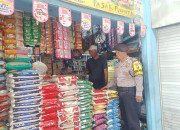 Unit Samapta 14.01 Polsek Tanggulangin Cek Harga Sembako Jelang Bulan Ramadhan