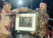 Jembatan Pelangi Diresmikan Kepala Desa Krembangan Usai Rehabilitasi