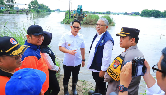 Pj Gubernur Adhy Imbau Masyarakat Waspada Bencana Hidrometeorologi