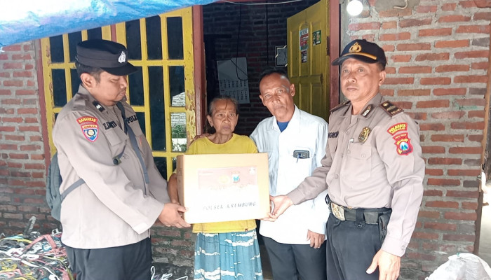 Polsek Krembung Berbagi Dalam Bulan Suci Ramadan 