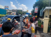 Asah Kepedulian Anggota, Polsek Gedangan Berbagi Takjil