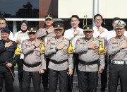 Kapolsek Sidoarjo Kota Terima Piagam Penghargaan Membantu Bpn Sidoarjo Dan Pengamanan Penyerahan Sertifikat