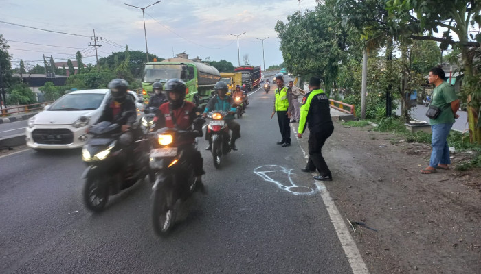 Terserempet Truck Wing Box, Seorang Pelajar Terjatuh Dan Tewas Dilokasi