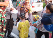 Forkopimca Sidoarjo Kota Berbagi Takjil Di Hari Puasa Ke 8