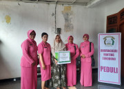 Bhayangkari Polsek Sukodono Beri Santunan Ke Istri Warakawuri Polri Yang Telah Tiada 