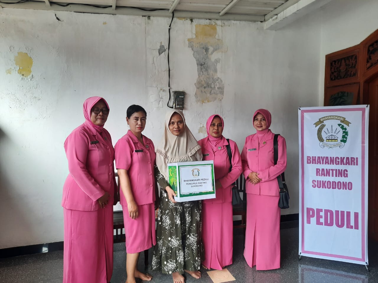 Bhayangkari Polsek Sukodono Beri Santunan ke Istri Warakawuri Polri yang Telah Tiada 