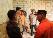 Kapolres Tuban Dan Bpbd Cek Lokasi Gempa Serta Salurkan Paket Sembako