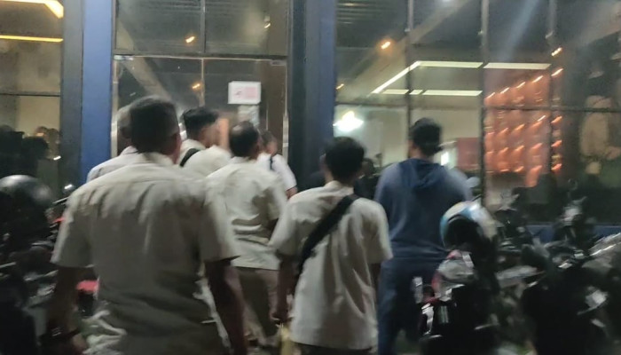 Satpol Pp Tutup Paksa 2 Tempat Hiburan Bilyard Terbesar Di Sidoarjo, Nekat Buka Di Malam Ramadan