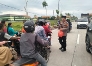 Beri Imbauan Kamtibmas Sambil Bagikan Takjil