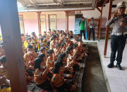 Tingkatkan Kesadaran Tertib Berlalu Lintas, Polisi Gelar Sosialisasi Ke Sekolah