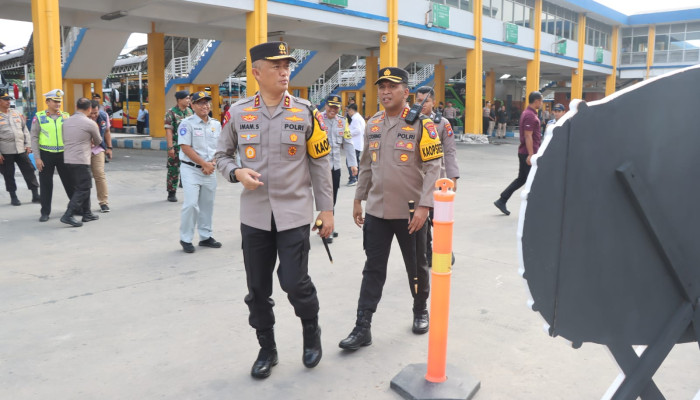 Kapolda Jatim Cek Kesiapan Pelayanan Mudik Di Terminal Purabaya