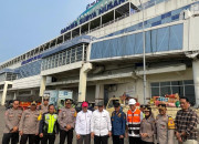 Kompolnas Lakukan Pemantauan Kesiapan Operasi Ketupat 2024 Di Polda Jatim Bersama Kapolri Dan Menteri Perhubungan