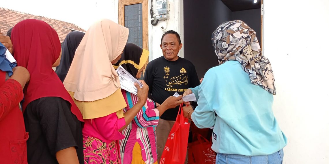 Sambut Lebaran, LSM FPSR Bagikan 400 Bingkisan kepada Anak Yatim dan Dhuafa