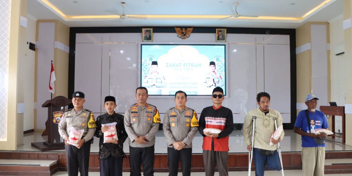 Polres Nganjuk Salurkan Ribuan Kantong Beras Zakat Fitrah yang Terkumpul dari Anggota 