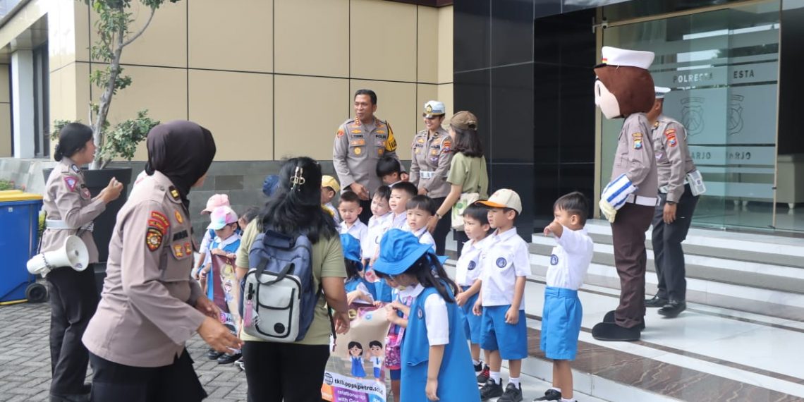 Kapolresta Sidoarjo Sambut Hangat Kunjungan Pelajar TK