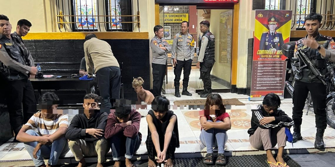 Polrestabes Surabaya Amankan Dua Kelompok Gengster Kedapatan Bawa Pil Koplo