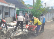 Sinergitas Tni Polri Bersihkan Saluran Air Pasca Banjir Di Lumajang