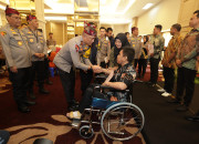 Korban Bom Gereja Di Surabaya Terima Penghargaan Dari Polri