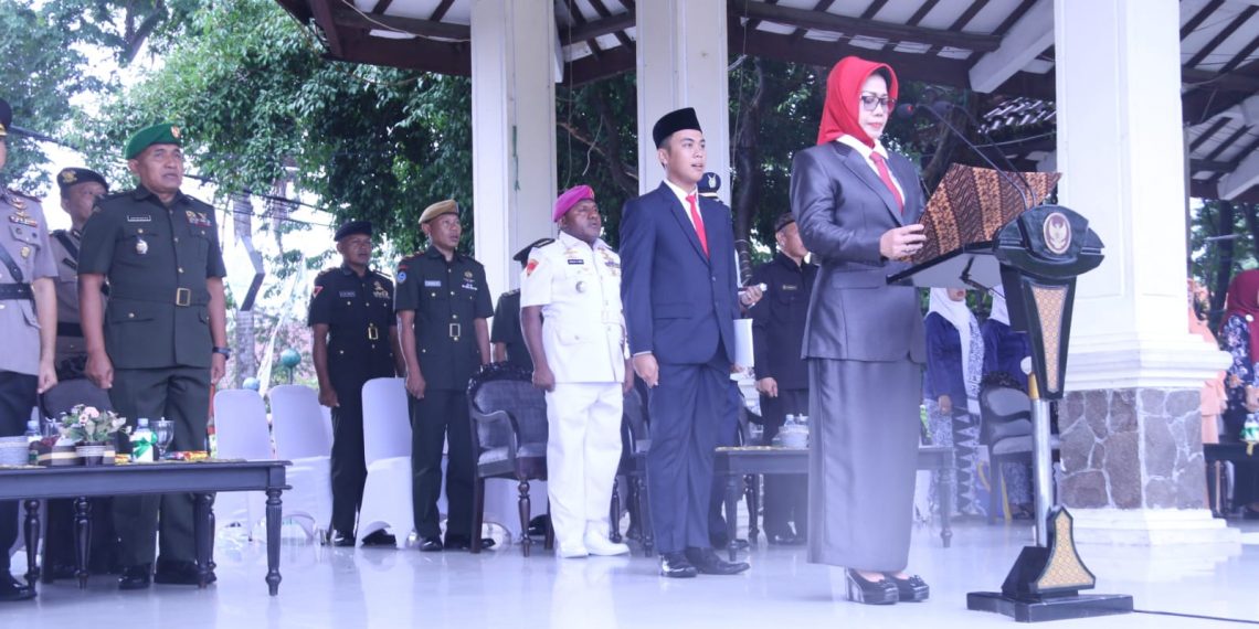 Diguyur Gerimis, Pemkab Sidoarjo Tetap Semangat Gelar Upacara Peringatan Hari Otoda Ke-XXVIII