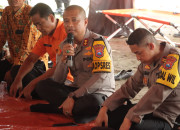 Kapolres Mojokerto Sambangi Warga Terdampak Tanah Longsor Di Dlanggu