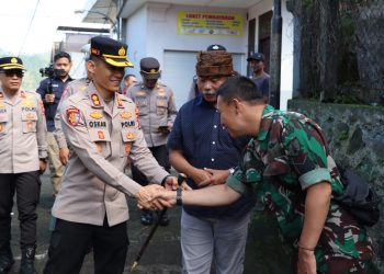 Jumat Curhat Polres Batu Sambangi Rumah Warga dari Pintu ke Pintu Tampung Aspirasi Masyarakat
