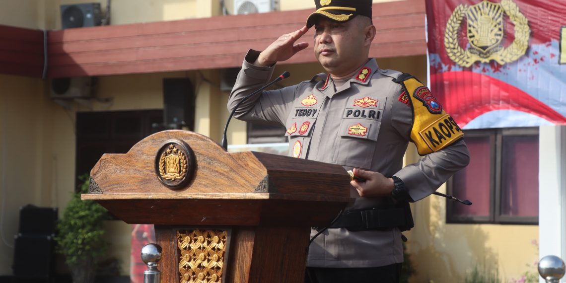 Kapolres Pasuruan Pimpin Upacara Korp Raport dan Pemberian Reward Anggota Polri Dan Masyarakat