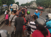 Peduli Sesama, Keluarga Abah Hadi Bagikan 200 Paket Takjil Kepada Masyarakat