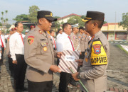 Kapolres Mojokerto Beri Reward Penghargaan Bagi Anggota Yang Berprestasi 