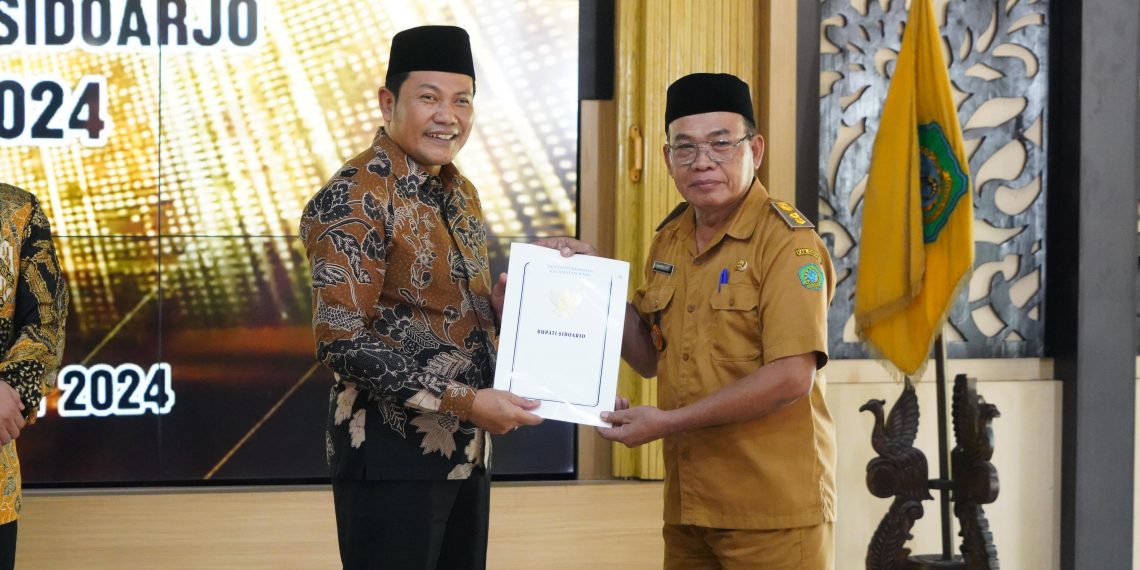 Sidoarjo Gerak Cepat, Plt. Bupati Serahkan 58 SK Penambahan Masa Jabatan Kades