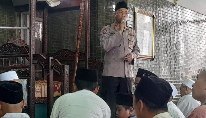 Kapolsek Prambon Safari Jumat Di Desa Watu Tulis