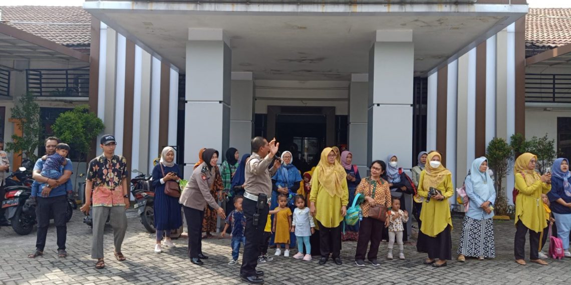 Personil Polsek Sidoarjo Kota Sahabat Paud Anak Soleh dari Perum Magersari